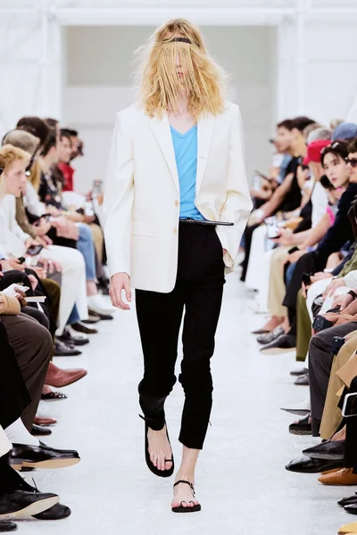 Look 12